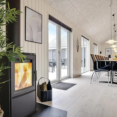12 Bedroom Pet Friendly In *